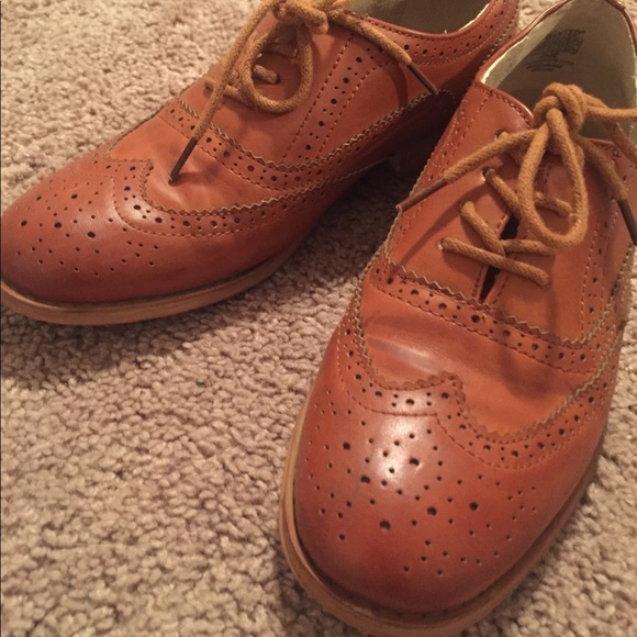 Oxford shoes. - Picture 1 of 1